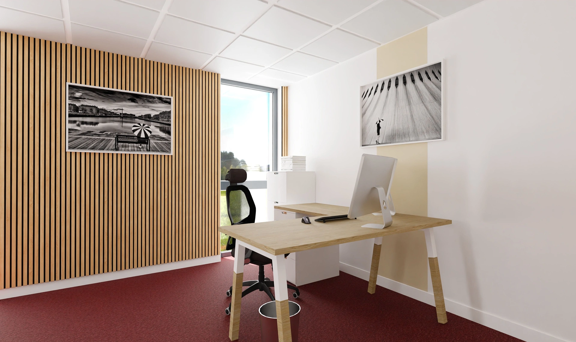 Un bureau professionnel moderne à Hadecoville avec un bureau en bois, un ordinateur, une chaise noire, un tapis rouge et des murs blancs. Deux photos en noir et blanc et une fenêtre ajoutent à l'atmosphère de style scandinave avec la lumière naturelle.